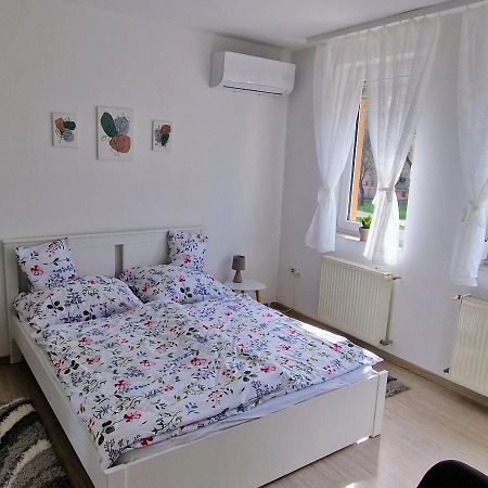 Cili Apartman Eger Lejlighed Eksteriør billede